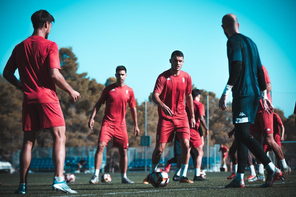 Jugadores del Alcoyano en un entrenamiento