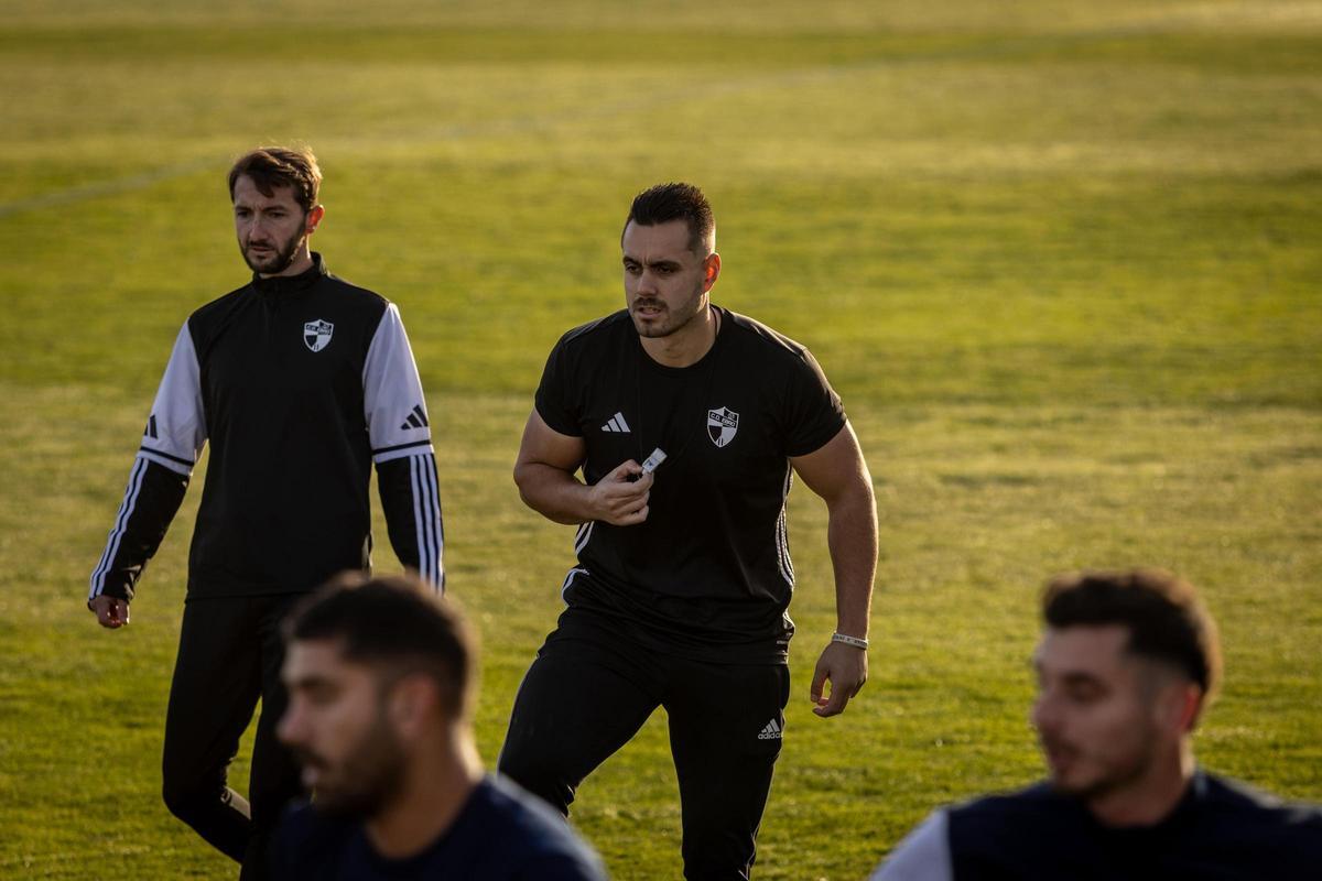 El cuerpo técnico del CD Ebro, en el entremiento en la Ciudad Deportiva del Real Zaragoza.