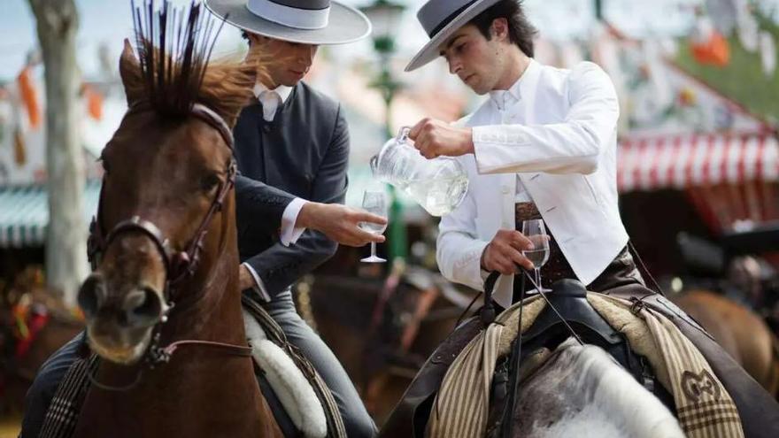 Rebujito a 7,5 euros y menú completo, a 14: así son los precios en las casetas públicas de la Feria de Sevilla