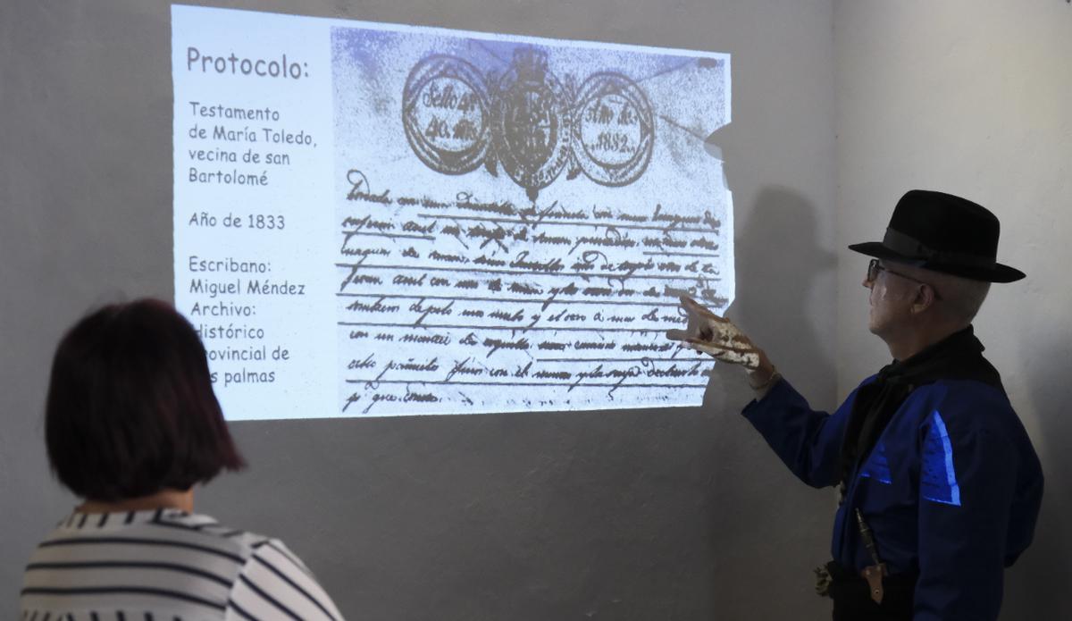 San Bartolomé acerca la vestimenta tradicional canaria a cerca de 200 escolares