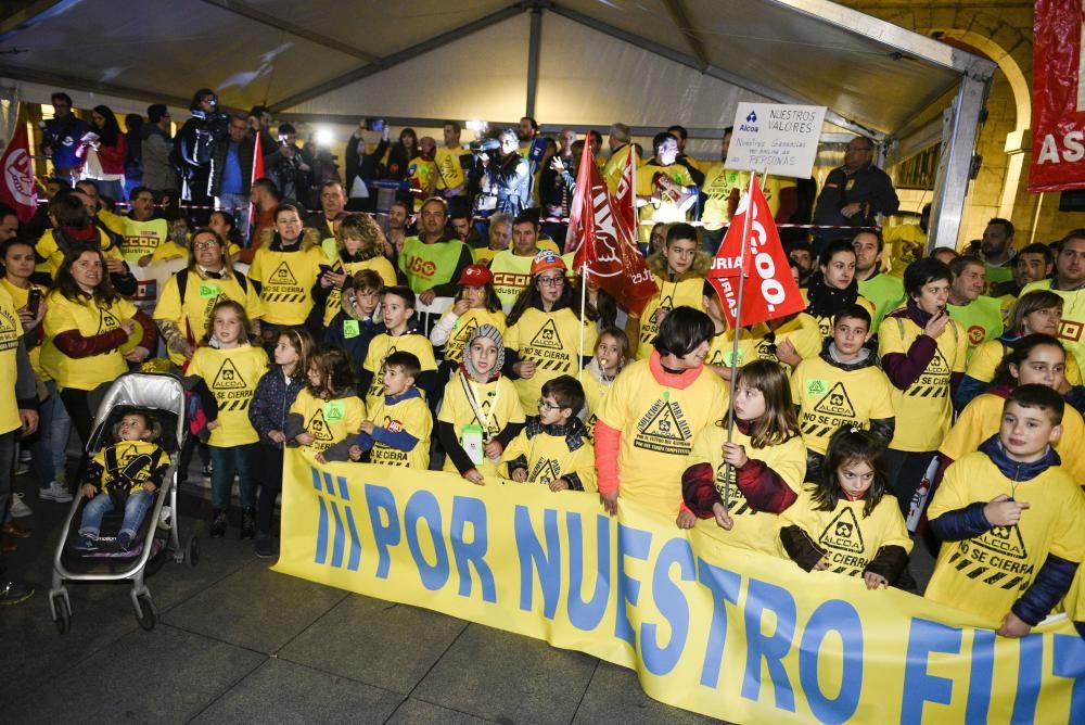 Multitudinaria marcha de "Alcoa no se cierra" en Avilés