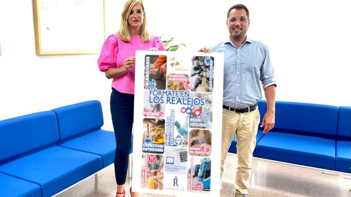 Natalia Díaz, concejala de Empleo, y Adolfo González, alcalde de Los Realejos.