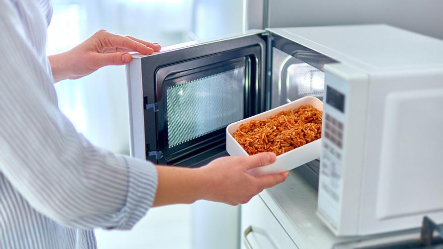 Cuidado al descongelar la comida: hay que hacerlo así para evitar problemas sanitarios