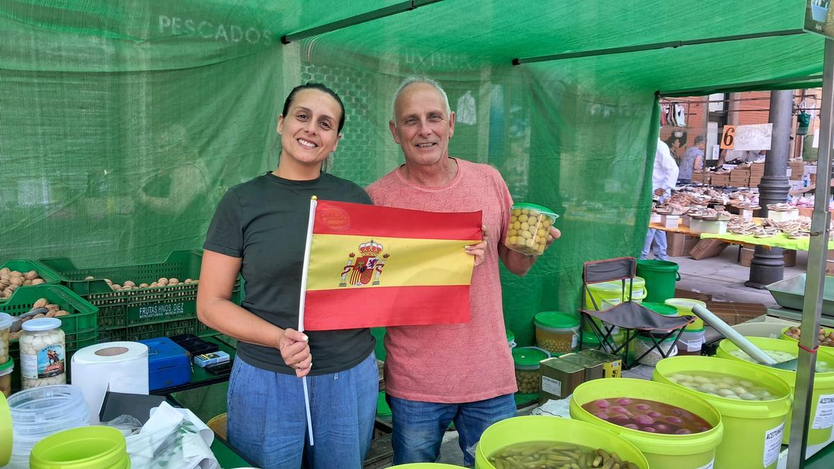 Por la izquierda, Jennifer Prendes y Manuel Prendes en su puesto.