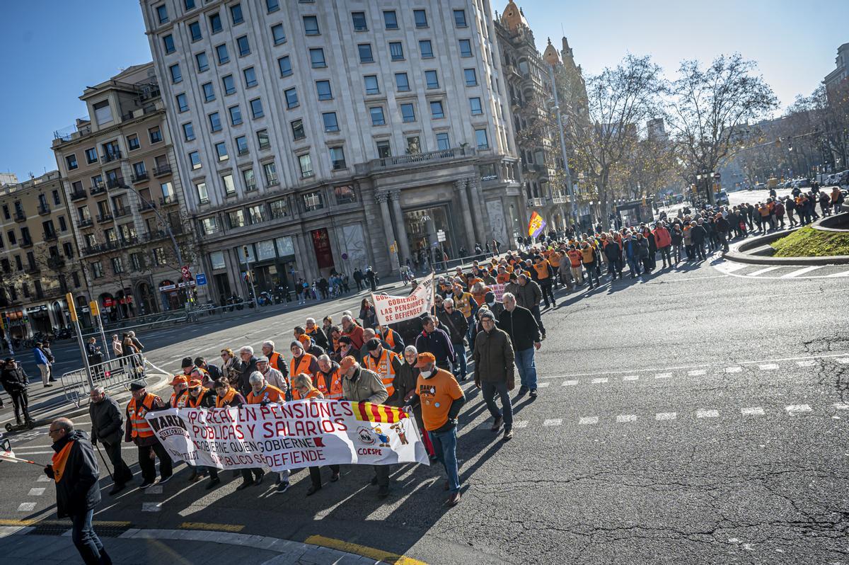 La Coordinadora de pensionistas se manifiesta por el centro de Barcelona