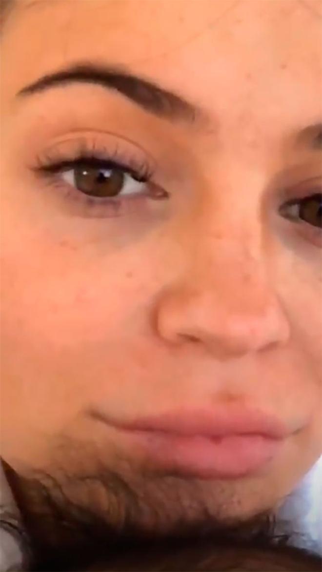 Kylie Jenner deja al descubierto sus pecas