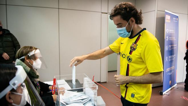 Los socios se acercaron a la sede de Tortosa a ejercer su derecho a voto