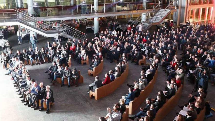 Representación del laberinto de Mogor, en el patio de butacas de la gala, ayer, en el Mar de Vigo. // José Lores