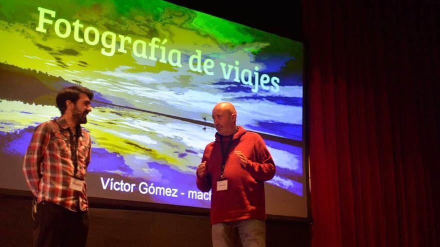 Víctor Gómez y Paco Paredes, ayer, en la Casa Municipal de Cultura de Avilés.