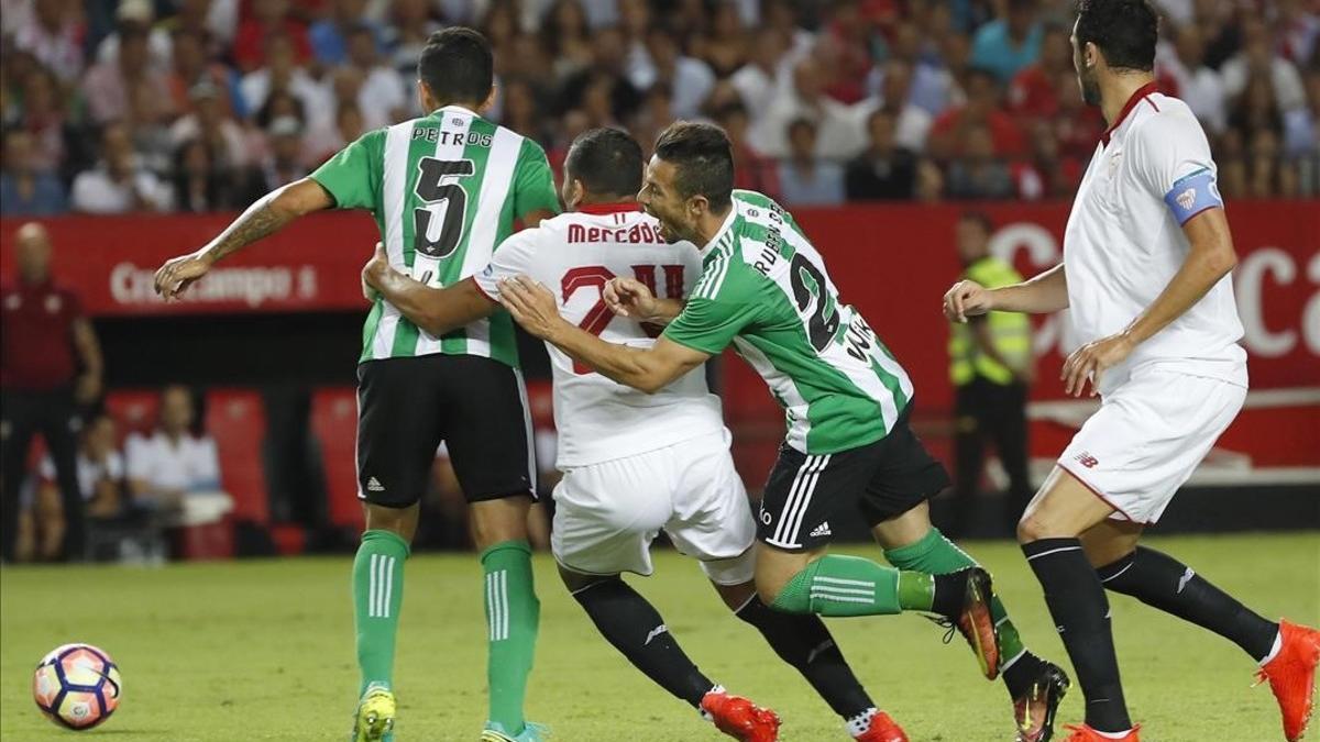 El Sevilla-Betis de la primera vuelta en el Pizjuán.