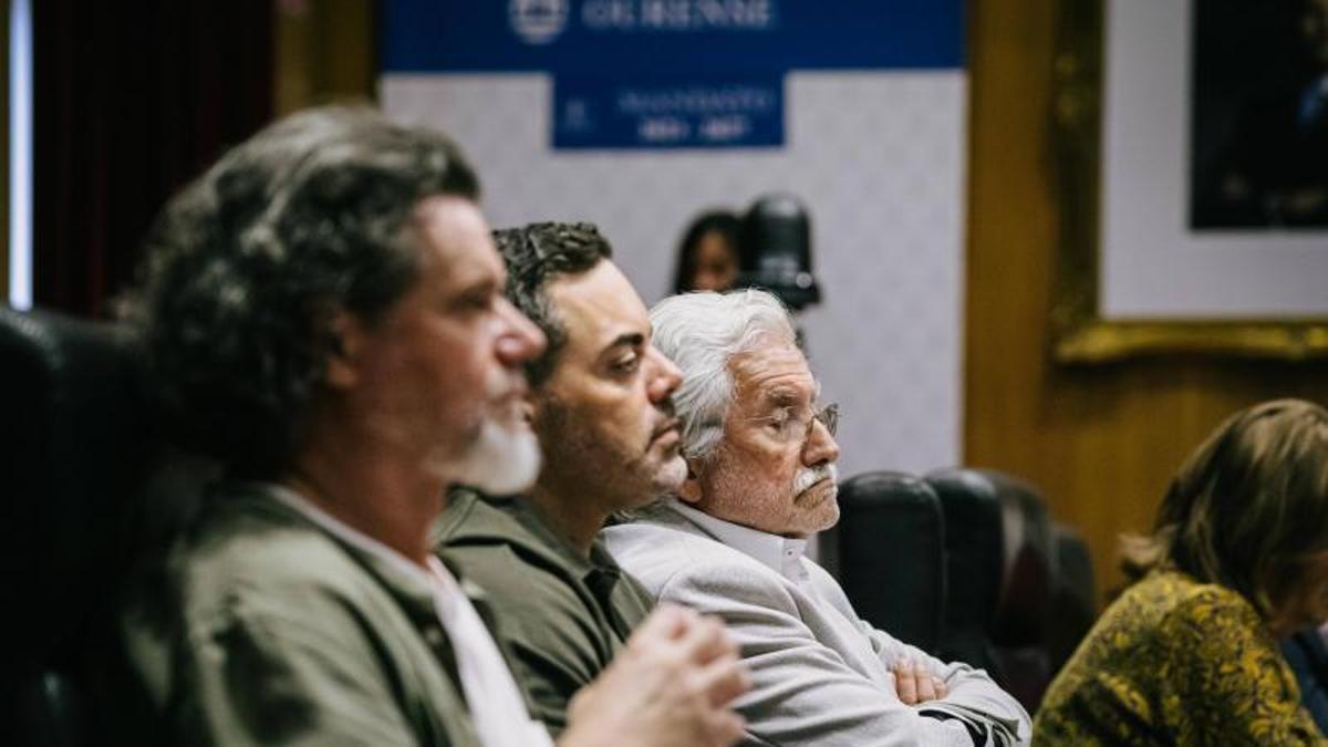 Rafael M. Cachafeiro con Antonio González, de DO,  y el diputado del PP Rosendo Luis Fernández