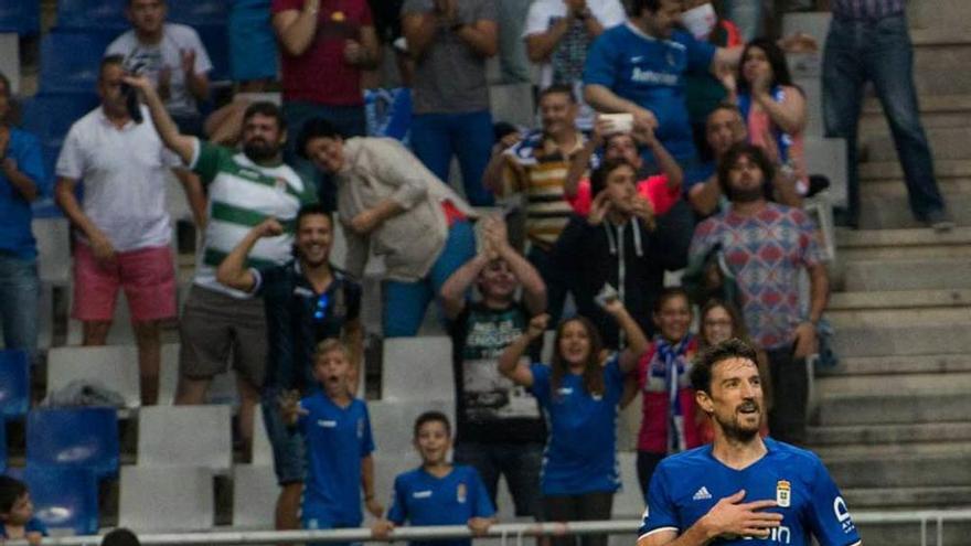Toché celebra el gol logrado en el Carlos Tartiere esta temporada ante el Almería.