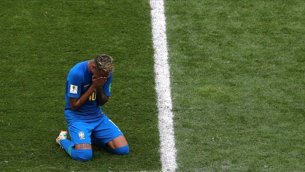 Neymar llora nada más acabar el partido en San Petesburgo ante Costa Rica.