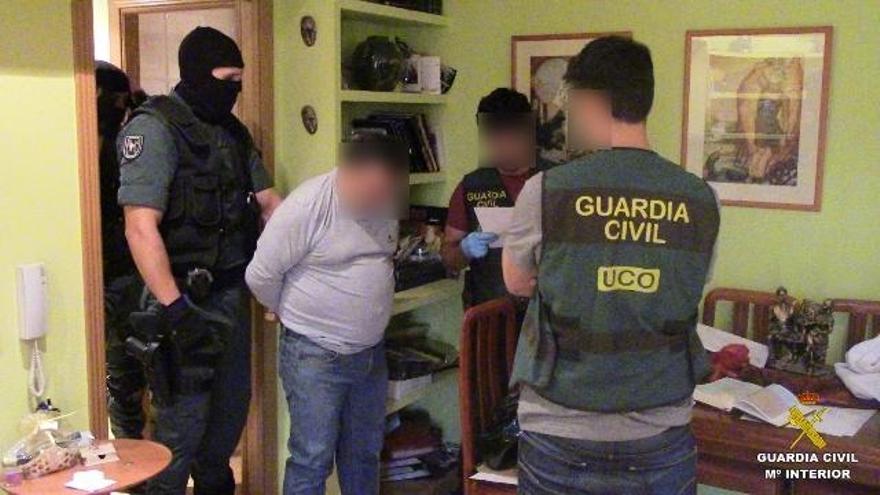 Uno de los detenidos en la operación