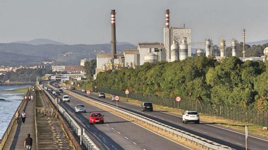 La factoría de Ence, en el vecino municipio de Pontevedra. // S. Álvarez