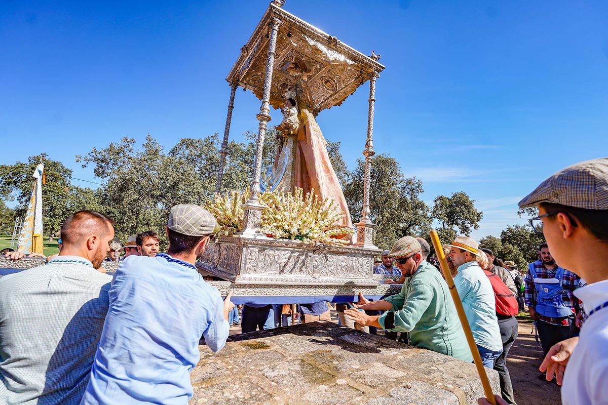 Villanueva de Córdoba acompaña a la Virgen de Luna a La Jara