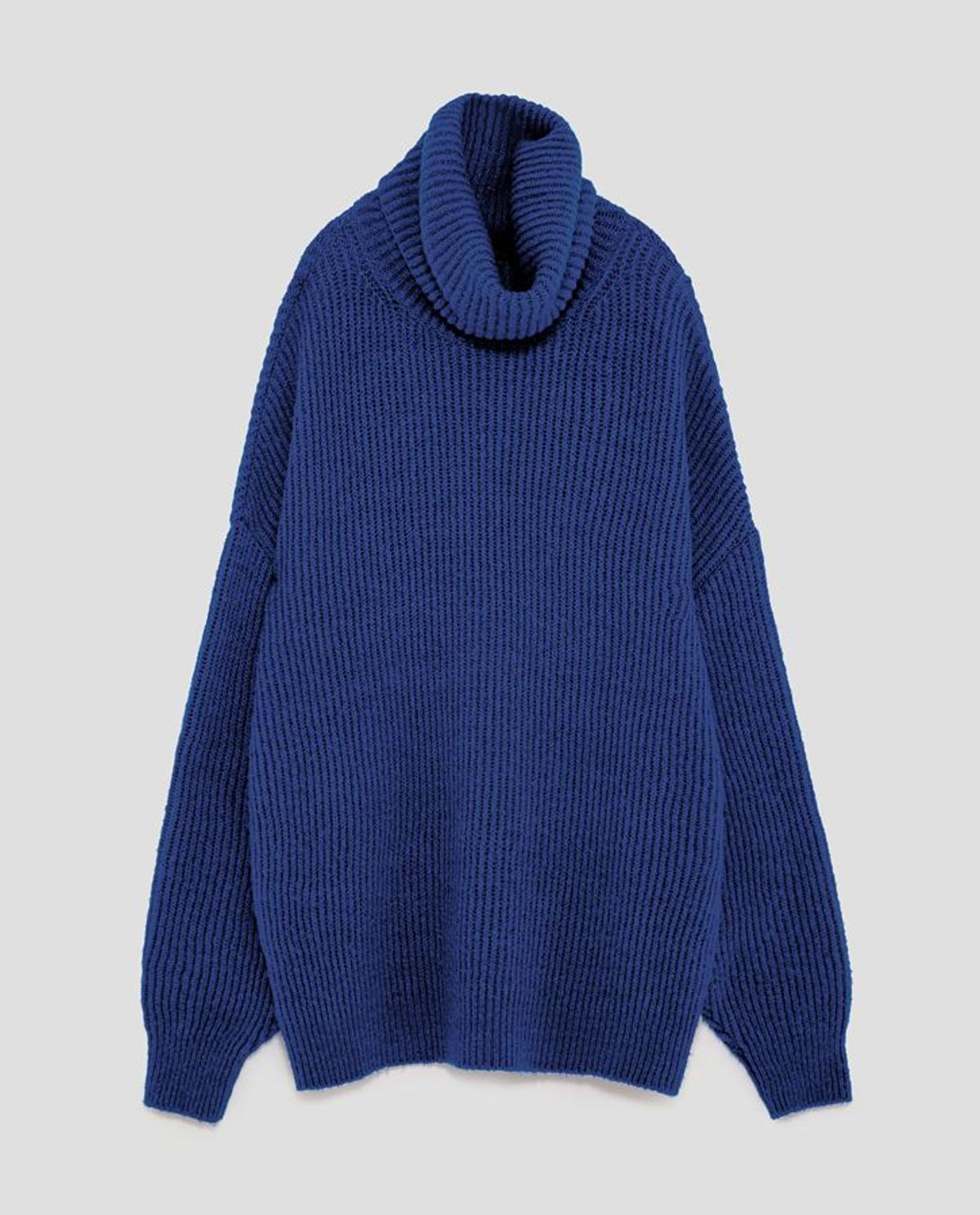 Jersey 'oversize' de cuello vuelto azul de Zara