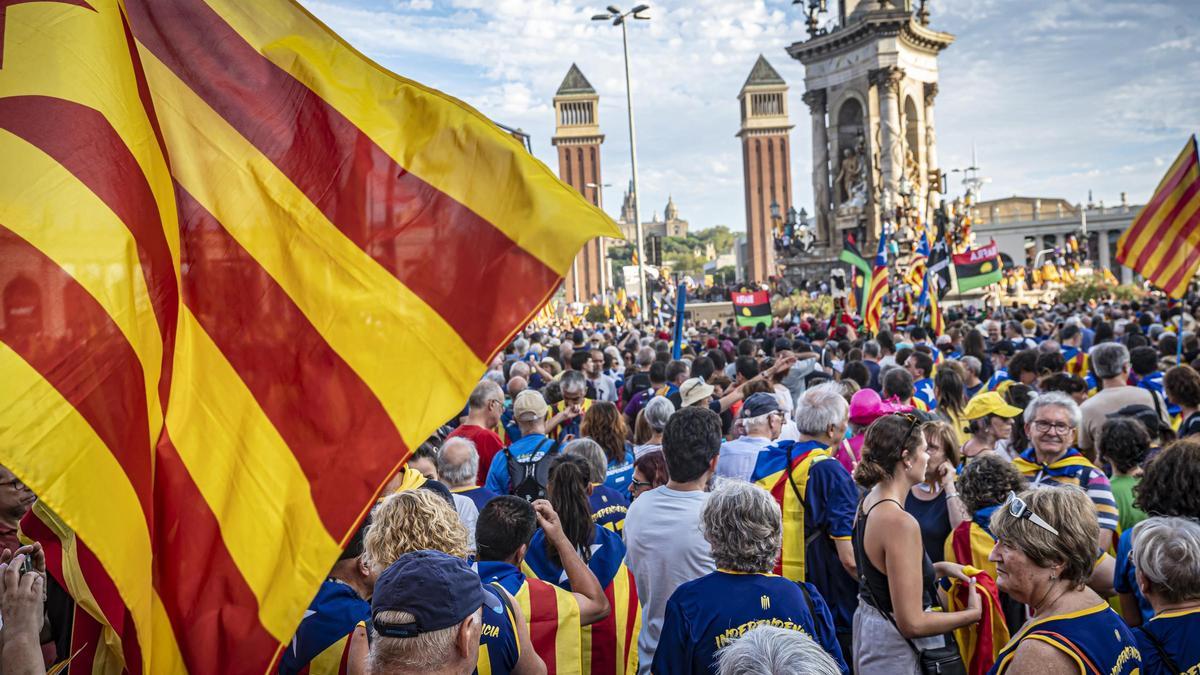 Manifestantes independentistas durante la Diada de 2023.