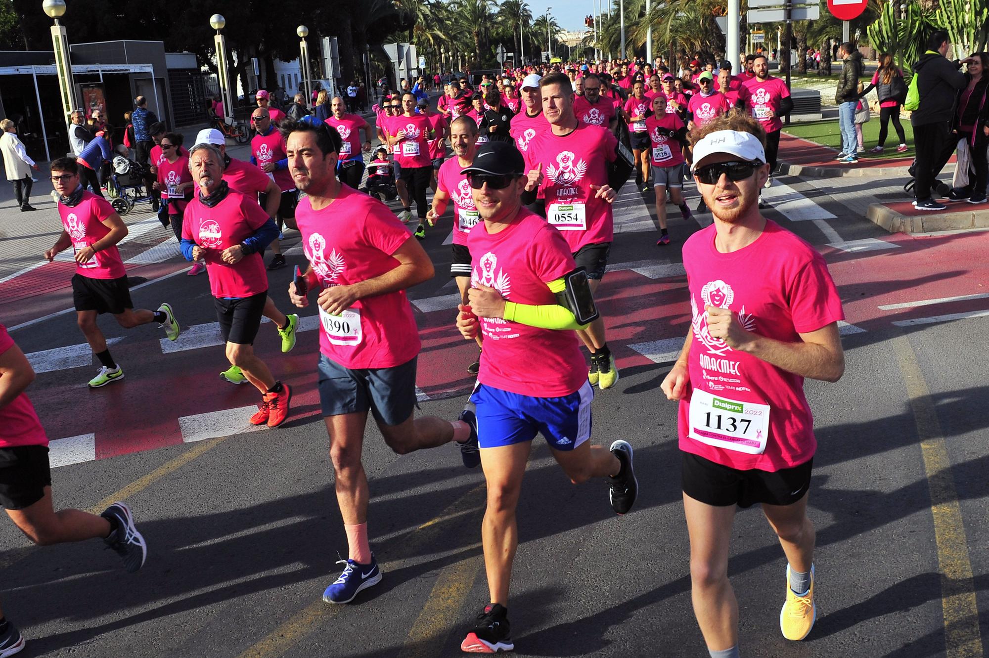 Más de 8.000 solidarios con el cáncer de mama en Elche