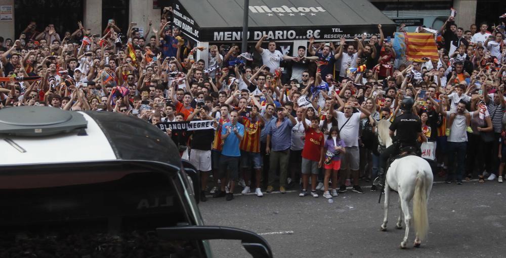 Así ha recibido la afición al Valencia en Mestalla