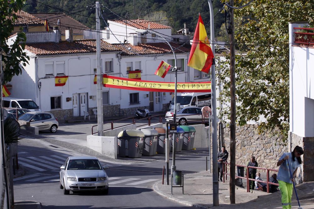 Banderas españolas en Vila-roja (Girona)