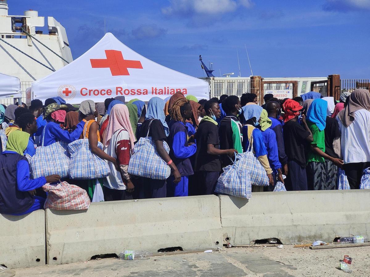 Lampedusa, colapsada tras la llegada de 6.000 inmigrantes en 24 horas.