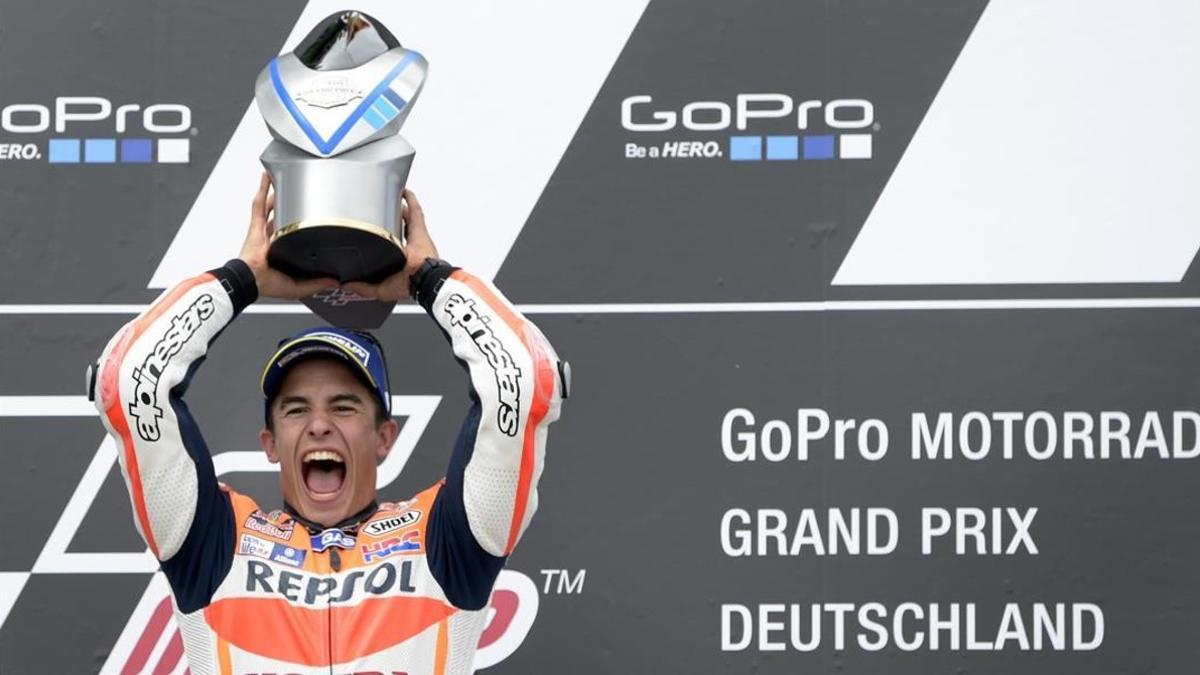 Marc Márquez, en el podio de Sachsenring.