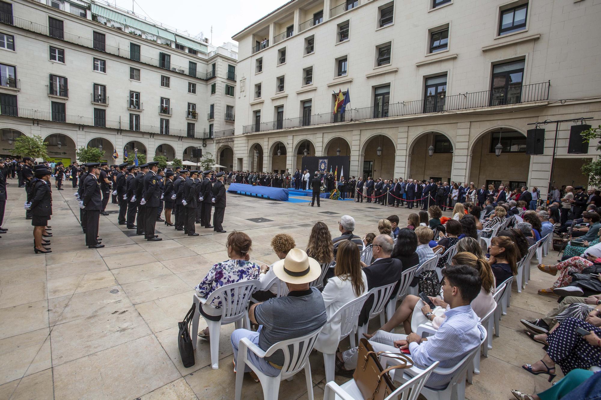 Actos de celebración del Patrón de la Policía Nacional en Alicante.