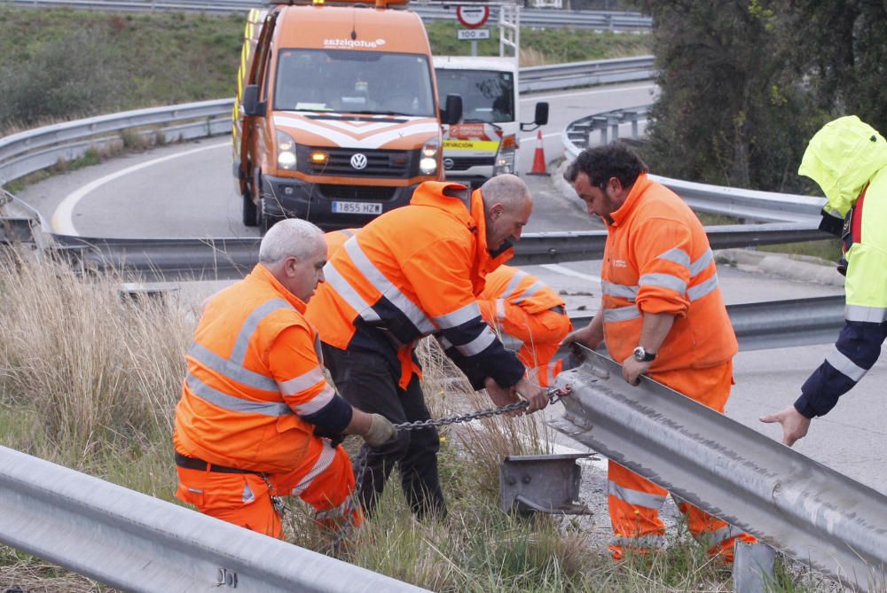 Talls de carreteres a l''AP7 i N-II