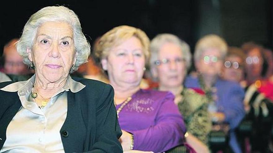 Participantes en el II Encuentro de abuelas y mujeres mayores, ayer, en la Casa de Cultura.