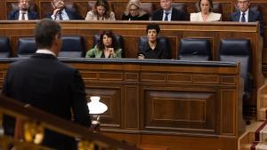 El presidente del Gobierno, Pedro Sánchez, interviene durante una sesión de control, en el Congreso de los Diputados, a 10 de abril de 2024, en Madrid (España). El presidente del Gobierno comparece ante el Pleno hoy para informar, a petición propia, del Consejo Europeo Ordinario celebrado los días 21 y 22 de marzo y, a petición del Grupo Popular, para dar cuenta de cómo se organizó su reciente viaje oficial a Marruecos, y sobre los asuntos abordados, especialmente, aquellos pendientes tras la última XII RAN Marruecos-España. Además, durante la sesión plenaria tendrá especial relevancia la guerra en Gaza. 10 ABRIL 2024;PLENO;SESIÓN PLENARIA;CONGRESO; Eduardo Parra / Europa Press 10/04/2024 / ALBERTO NÚÑEZ FEIJÓO;ANA REDONDO;CUCA GAMARRA;ELMA SAIZ;MIGUEL TELLADO;PEDRO SÁNCHEZ;Eduardo Parra