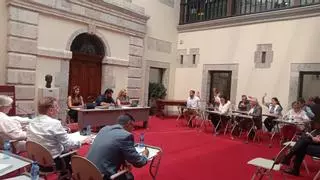 Sigue la refriega política en Llanes: El PSOE acusa a al Alcalde de obstaculizar su labor de oposición y reclama un ayuntamiento "con las paredes de cristal"