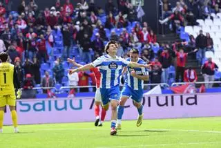Así está la operación salida del Fabril: Pablo Cortés, Héctor Areosa y Lucas Castro,camino de Numancia, Extremadura y Arosa