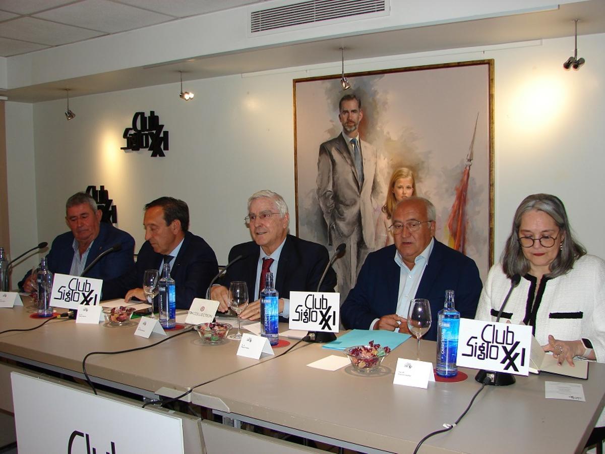 De izquierda a derecha, Lorenzo Ramos, secretario general de UPA; Pedro Barato, presidente de Asaja; José María Barreda, expresidente de Castilla-La Mancha, y Miguel Padilla, secretario general de Coag.