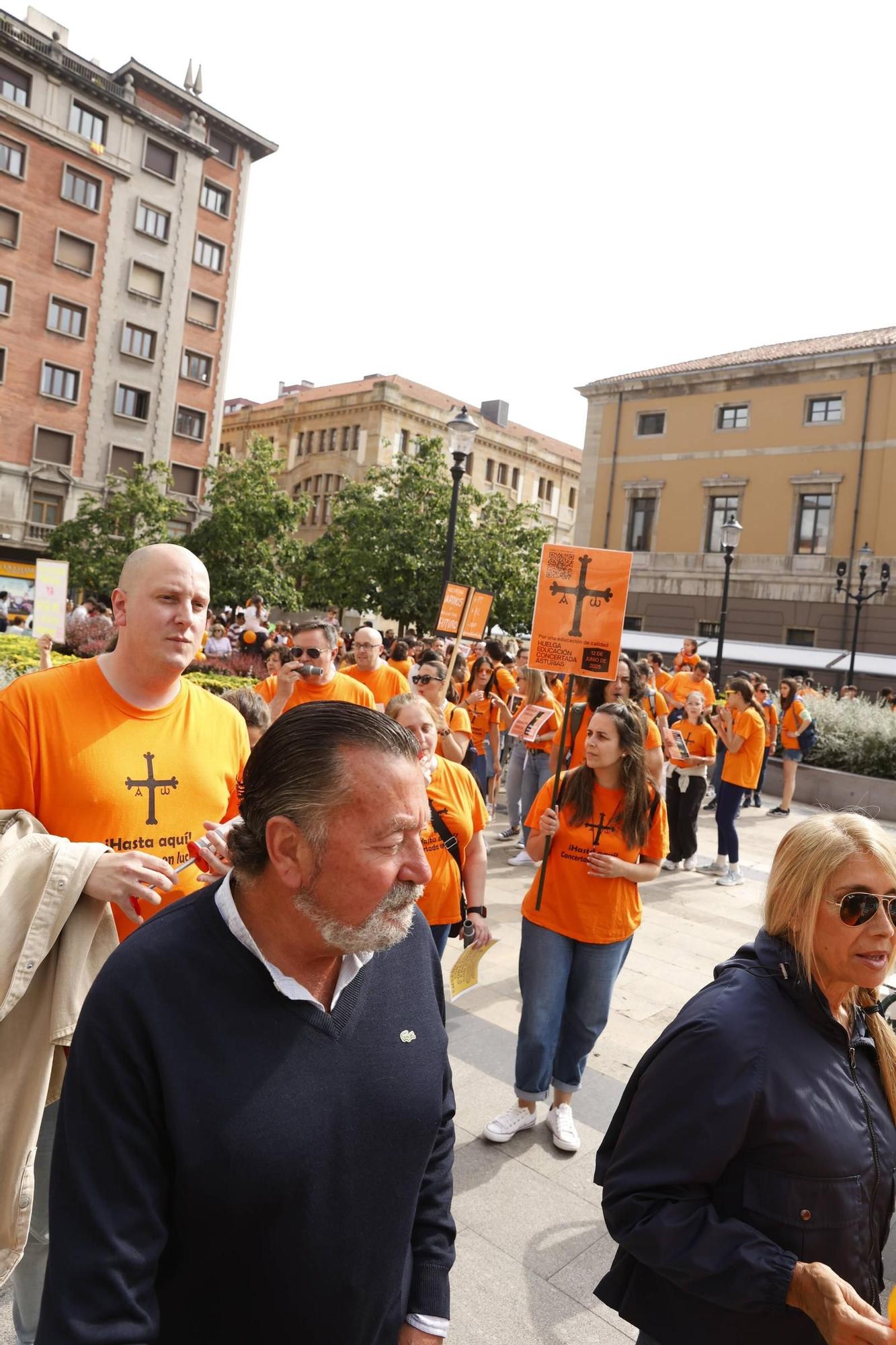 Así fue la gran concentración en Gijón por la educación concertada (en imágenes)