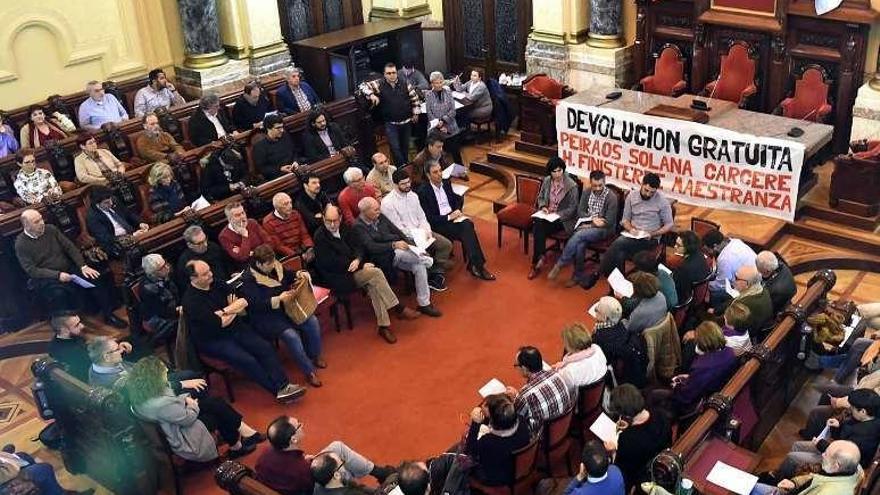 Debate ciudadano en el salón de plenos en febrero.