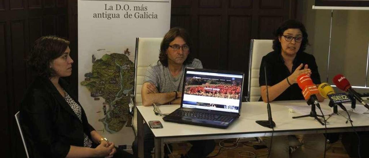 Erika Domínguez, Felicísimo Pereira y Cristina Alcalá, ayer en Ourense. // Jesús Regal