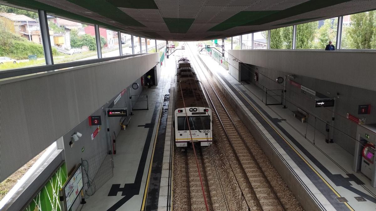 Un tren de pruebas para formar a los maquinistas que circularán por la línea.