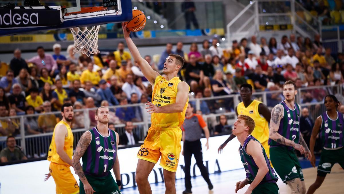El Unicaja firmó en Las Palmas su cuarta derrota seguida a domicilio en Liga.