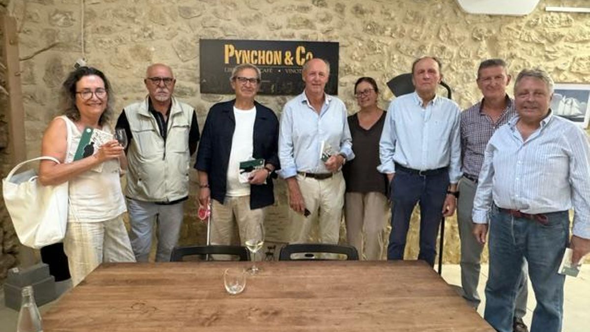 María Salinas, Alejandro Zorraquino, Paco Ochoa, Juan Pérez Hickman, Elisa Soto, Ignacio Larramendi, Vicente Morata y Ricardo Madrid.
