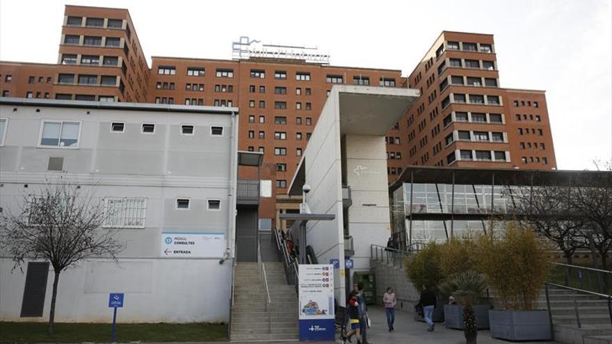 Fallecen dos bebés prematuros y aíslan a otros tres en el Vall d’Hebron