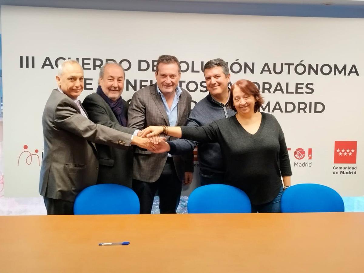 Firma del acuerdo entre CC.OO y UGT y Hostelería Madrid