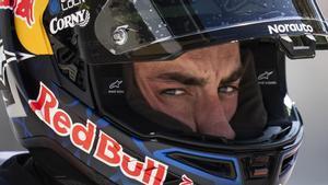 La mirada de Pedro Acosta (KTM) demuestra que este año irá a por todas, aunque en 2027 corra para Ducati.