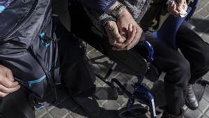 Els sèniors d’entre 55 i 75 anys es cuiden més dels pares que dels nets