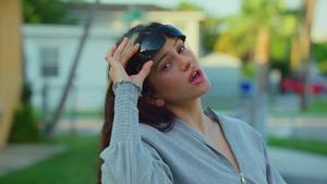 Rosalía en el videoclip de La perla