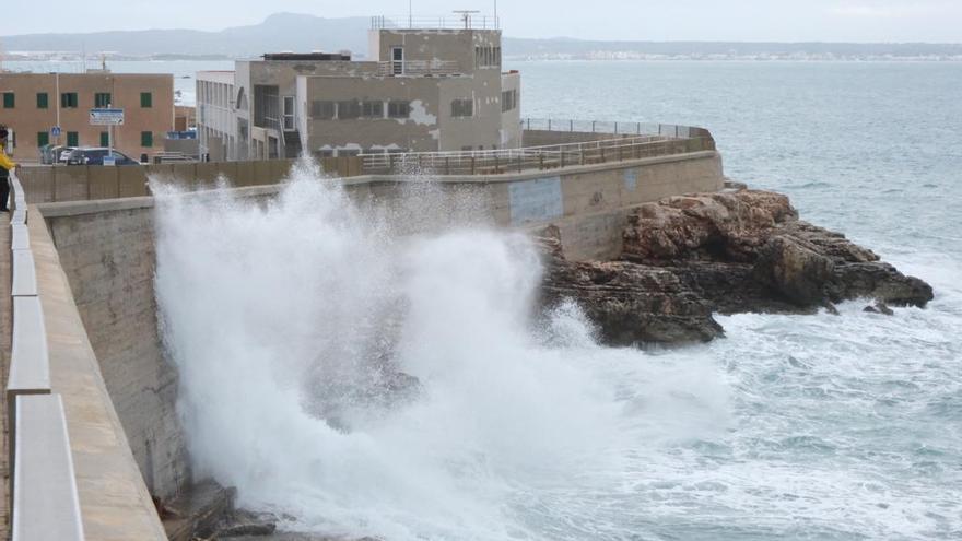 La borrasca Bella provoca grandes destrozos en el Port d'Andratx