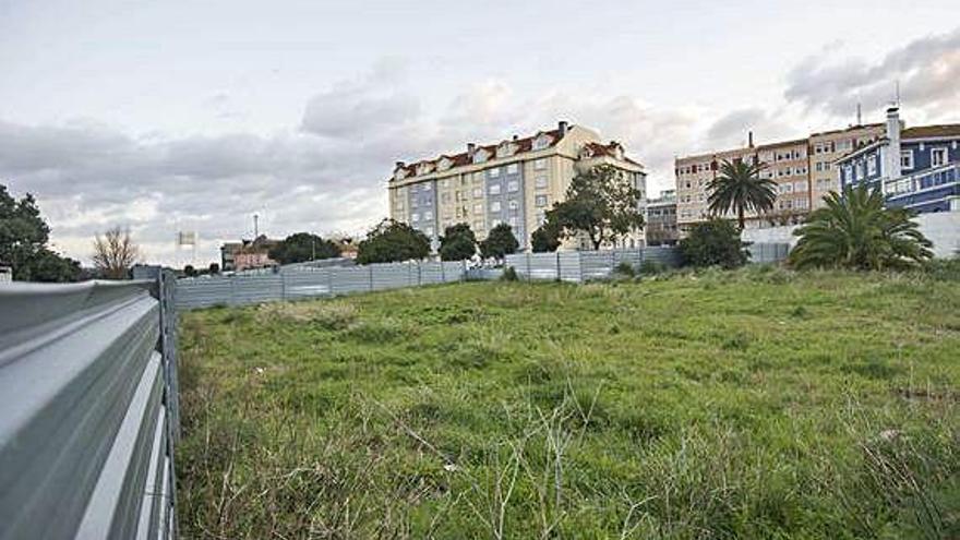 Una de las antiguas parcelas de Defensa en A Maestranza, vendidas a una promotora inmobiliaria.