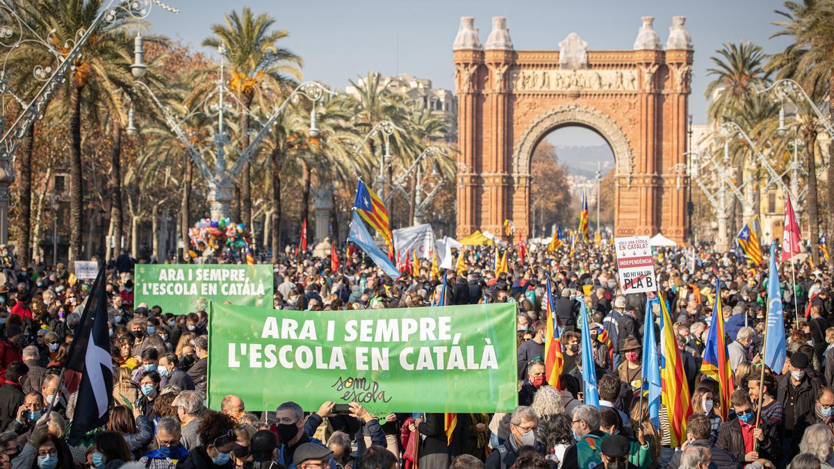 Manifestación de 'Som Escola' contra el 25% de castellano en las aulas