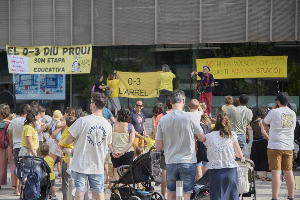 Les imatges de la protesta dels docents gironins contra el preacord d'Educació Les imatges de la protesta dels docents gironins contra el preacord d'Educació