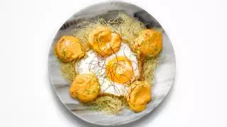 Así se hace el 'Ebi chili', el plato más vendido de la historia de Nomo